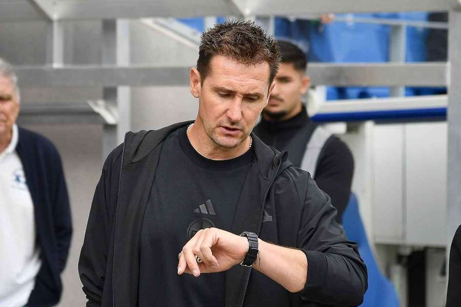 Miroslav Klose em momento complicado
