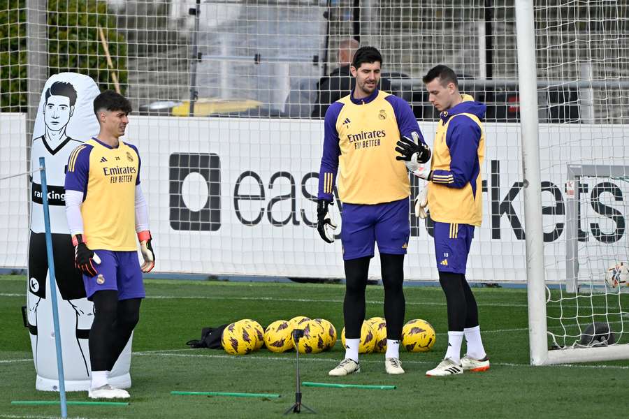 Courtois, junto a Lunin y Kepa en el entrenamiento previo a recibir al Sevilla