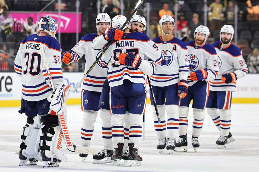 Dziewięć goli w Las Vegas, zwycięstwa Oilers i Capitals