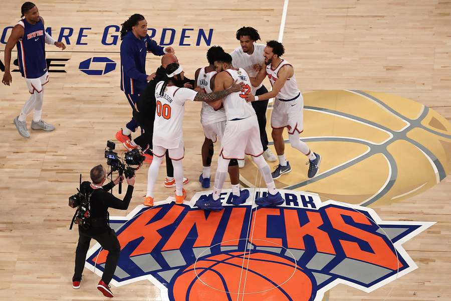 Knicks odrobili 29 punktów straty i wygrali czwarty mecz Finałów NBA. Trzy minuty Sochana Knicks odrobili 29 punktów straty i wygrali czwarty mecz Finałów NBA. Trzy minuty Sochana