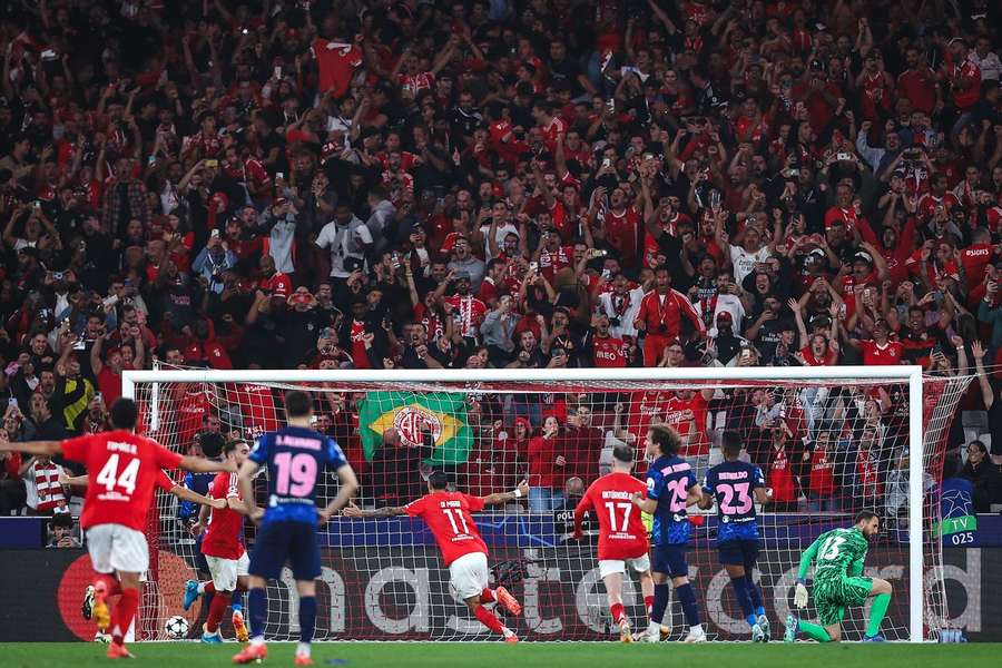 Benfica goleou o Atlético e soma seis pontos