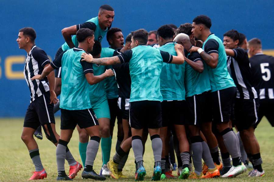 Botafogo vence mais uma e fecha 1ª fase da Copinha com 100% de aproveitamento