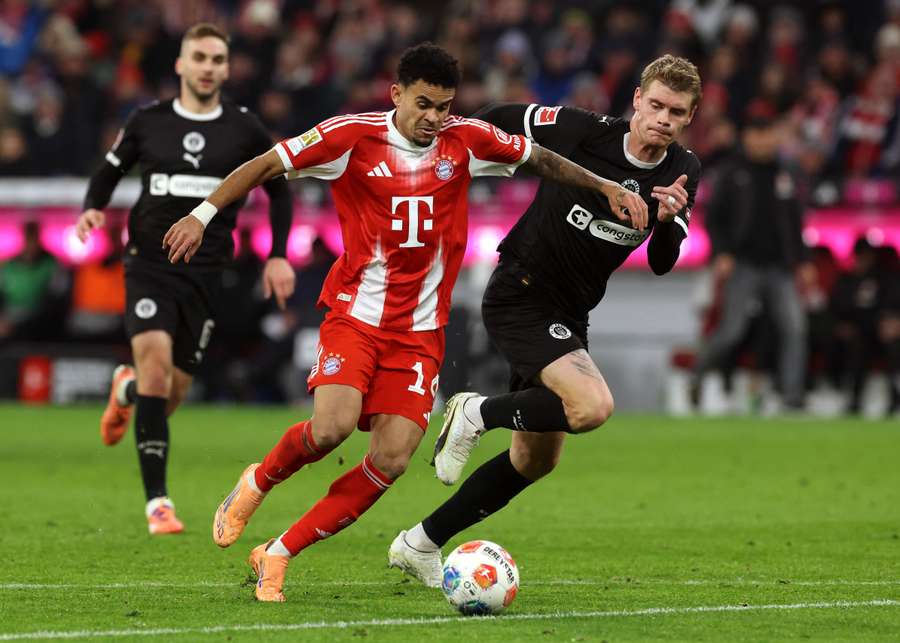 Luis Díaz deu passe para o primeiro gol do Bayern