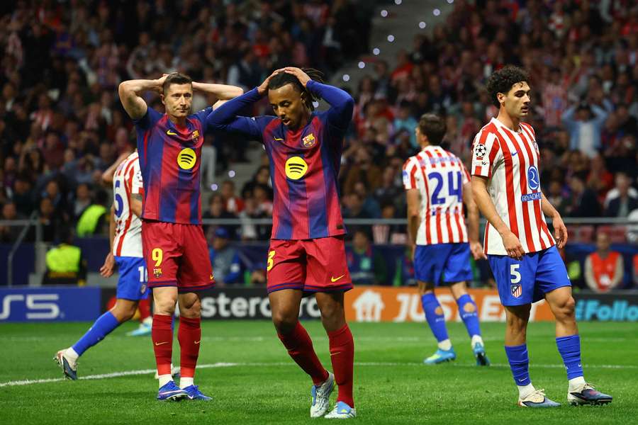 Obránce Barcelony Jules Koundé