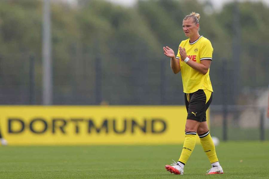 Popp führt die BVB-Frauen erstmals am Samstag gegen den AS Rom als Kapitänin an Popp führt die BVB-Frauen erstmals am Samstag gegen den AS Rom als Kapitänin an