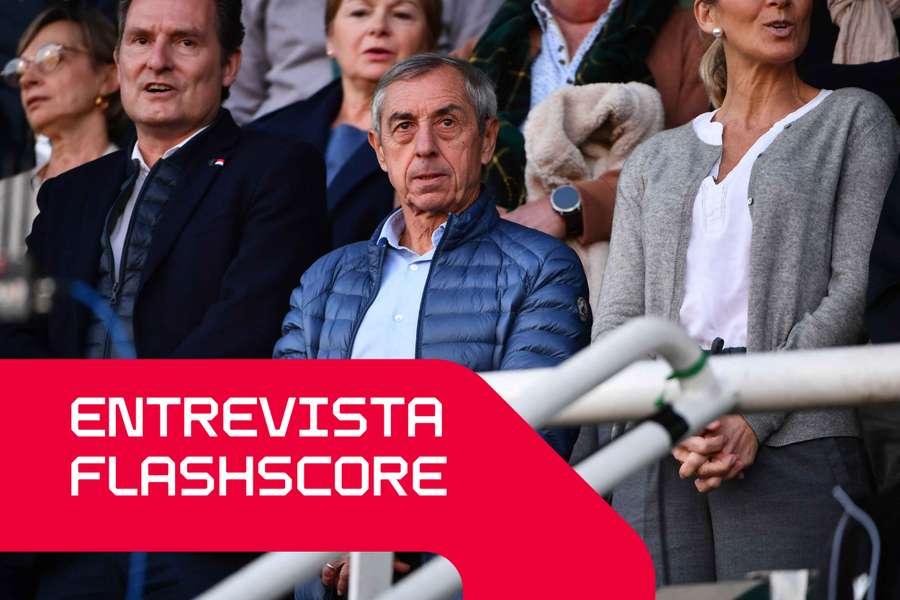Alain Giresse durante um jogo de futebol Alain Giresse durante um jogo de futebol