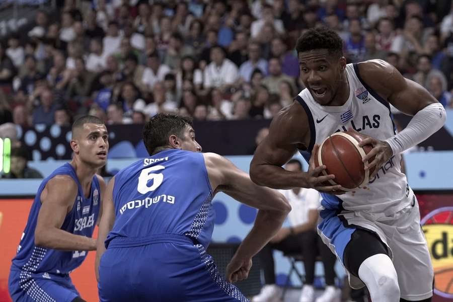 Giannis Antetokounmpo, ante Itay Segev