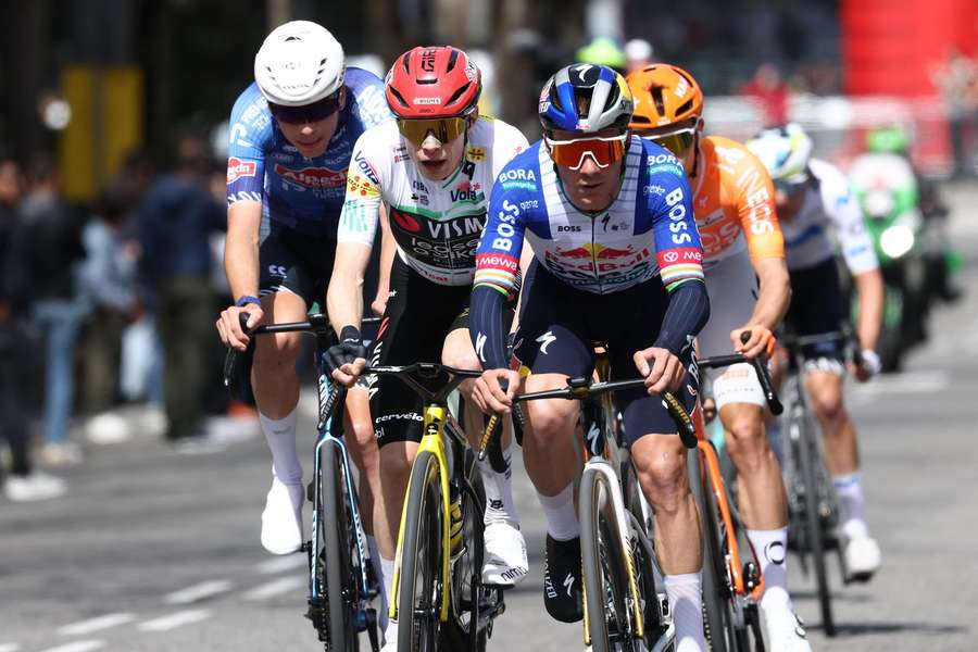 Evenepoel (2R) competes with Vingegaard (2L) during the seventh and last stage of the 2026 'Volta a Catalunya'