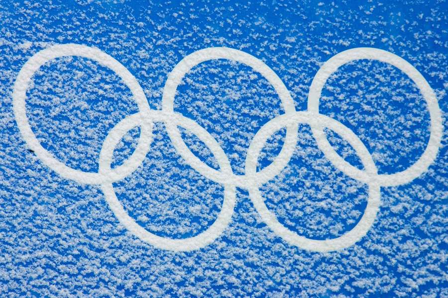 De Olympische ringen maar dan met sneeuw