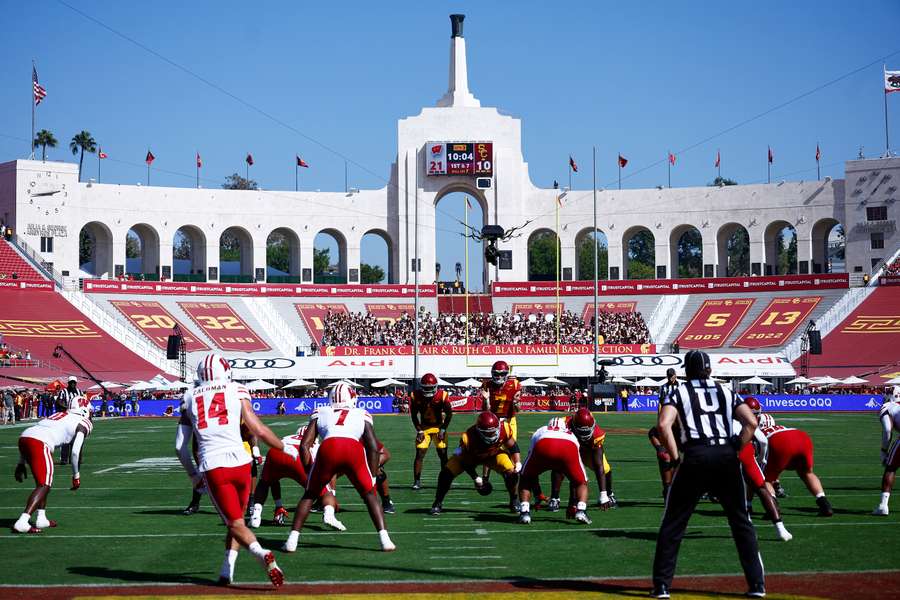 Los Angeles Coliseum será o primeiro local a sediar três eventos olímpicos