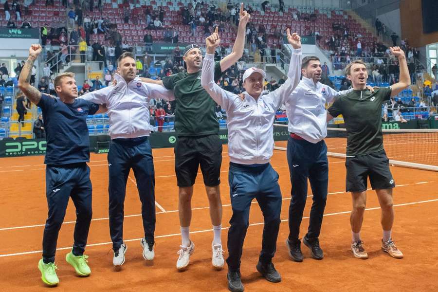 Takto sa vo februári radovali slovenskí tenisti po postupe na finálový turnaj Davis Cupu.