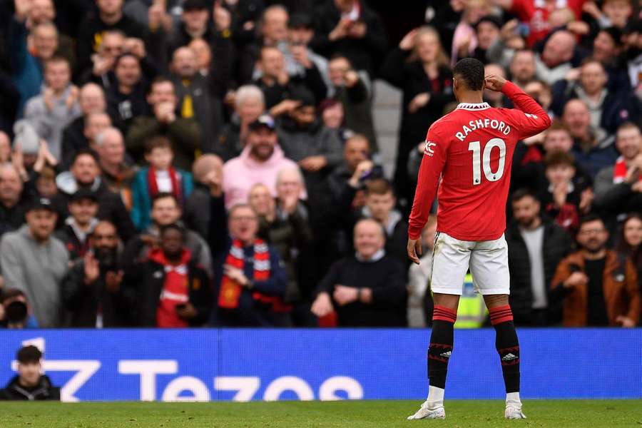 Marcus Rashford saiu tocado no jogo com o Barcelona