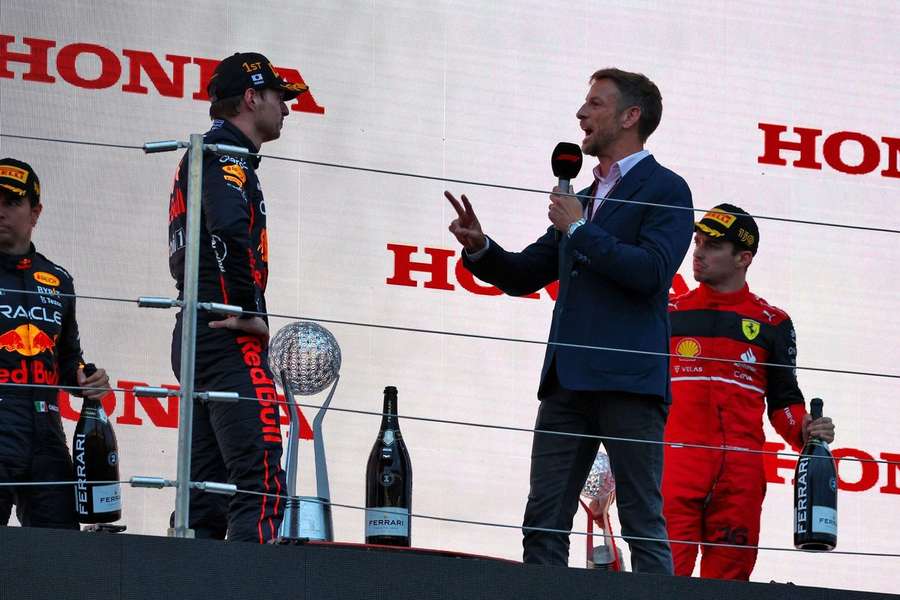 Max Verstappen in gesprek met Jenson Button (Sky Sports)