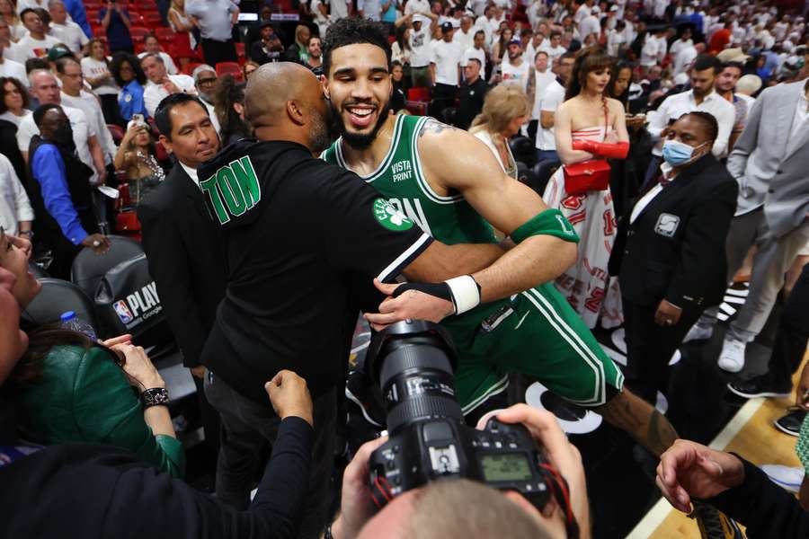 NBA, surreale vittoria dei Celtics sulla sirena, la serie si decide in gara 7 a Boston