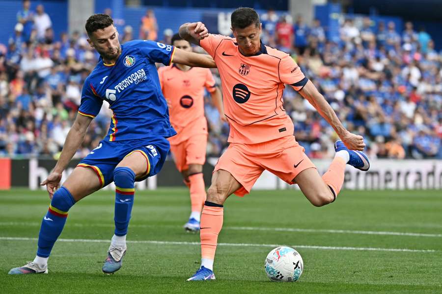 Osasuna x Barcelona se enfrentam neste sábado (2 de maio), em Pamplona.
