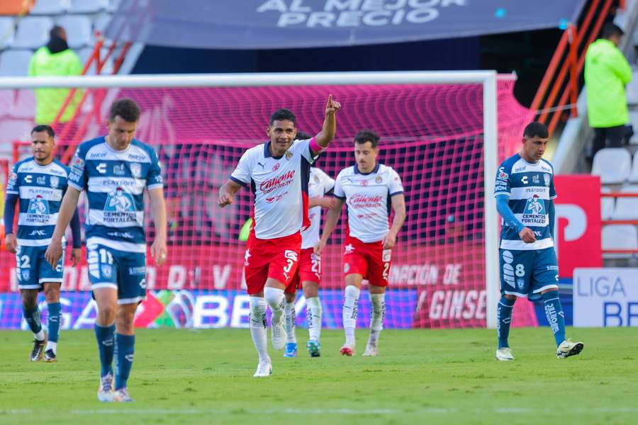 Chivas vence en el fortín del Pachuca.