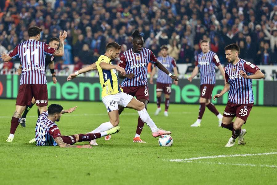 Fenerbahçe marcou golo da vitória aos 90'+12