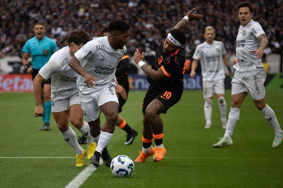 O Corinthians parou na defesa do Ceará