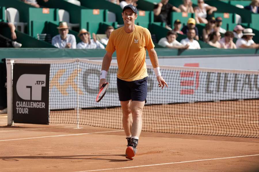 O britânico, de 36 anos, dominou o encontro, vencendo o primeiro set por 6-3 e o segundo por 6-2
