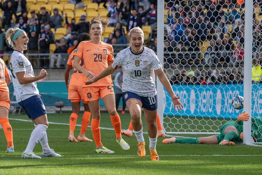 Grim hollandsk tackling tændte ilden i USAs målscorer: "Pas på med at gøre mig sur" Grim hollandsk tackling tændte ilden i USAs målscorer: "Pas på med at gøre mig sur"