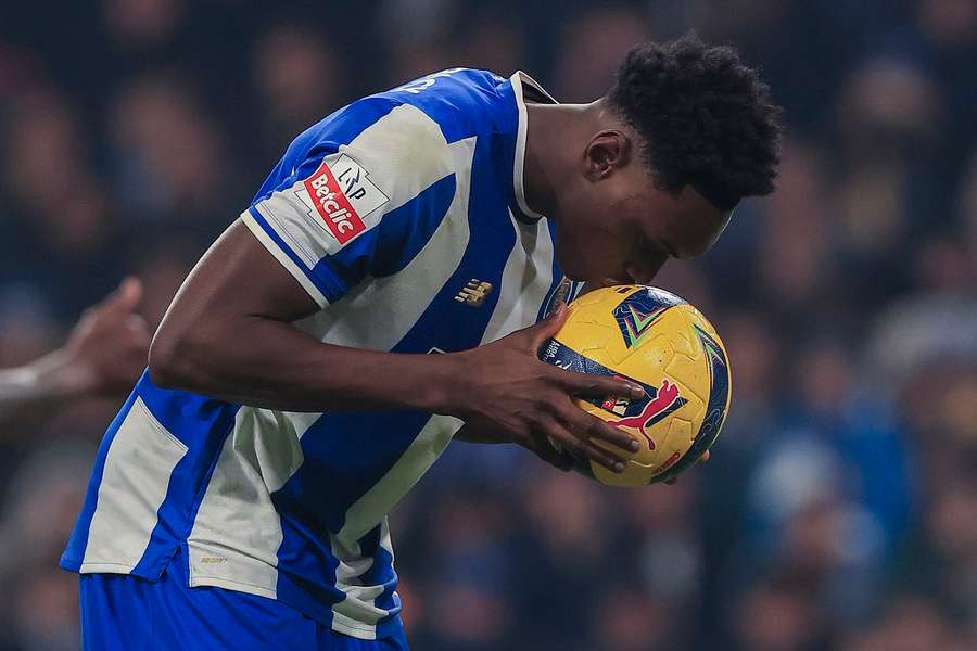 FC Porto wygrywa z AFS po dublecie Samu. Cały mecz Bednarka i Kiwiora