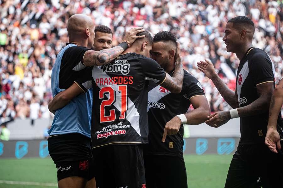 Vasco vem de empate com o Bangu