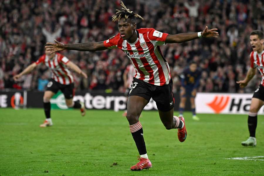 Iñaki Williams z Bilbaa slaví gól v zápase AS Řím.