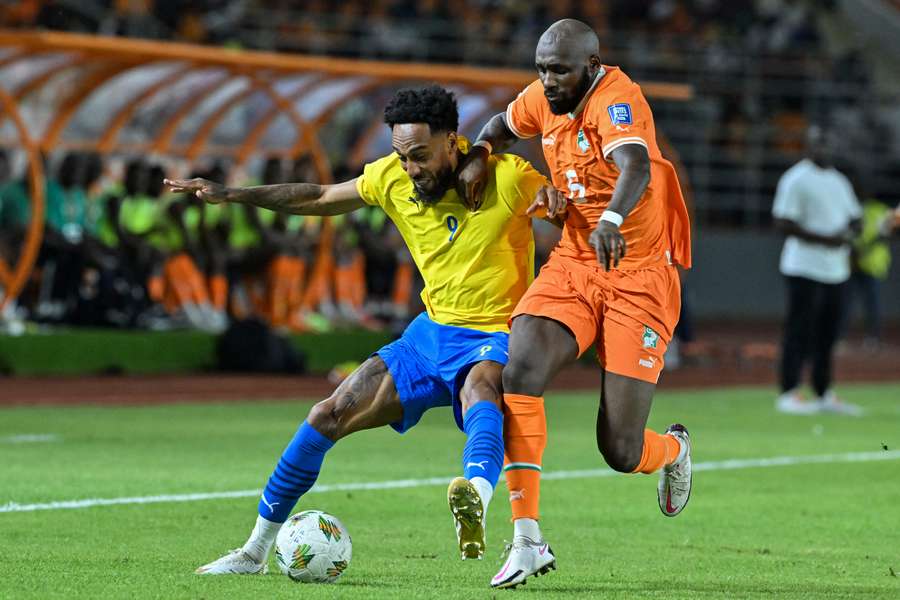 Aubameyang and Fofana battle for the ball