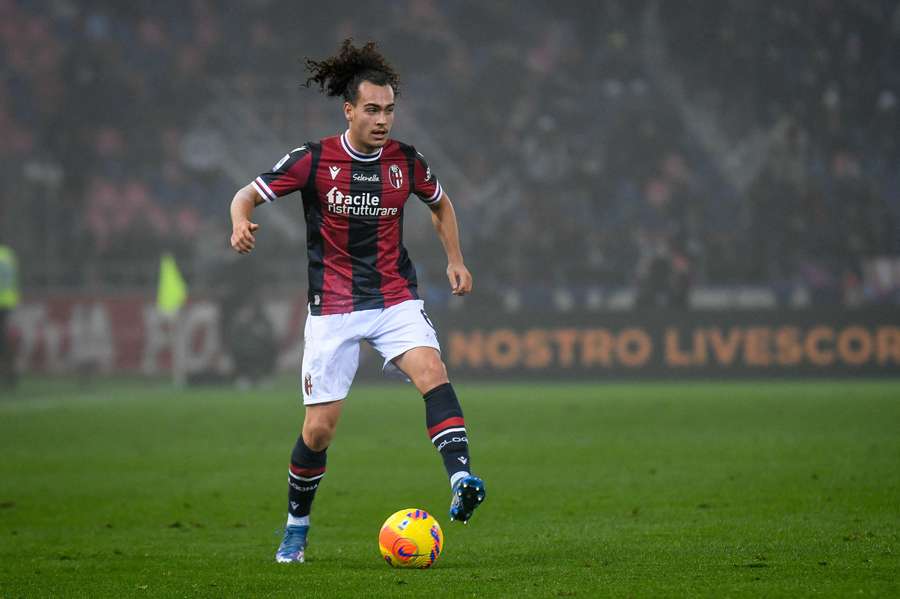 Arthur Theate con la maglia del Bologna Arthur Theate con la maglia del Bologna