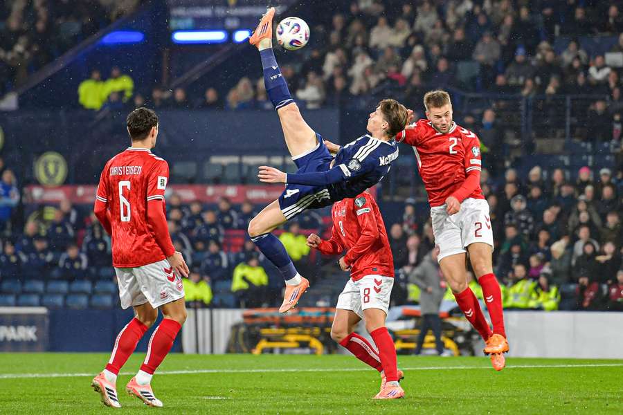 McTominay sa postaral o nádherné nožničky.