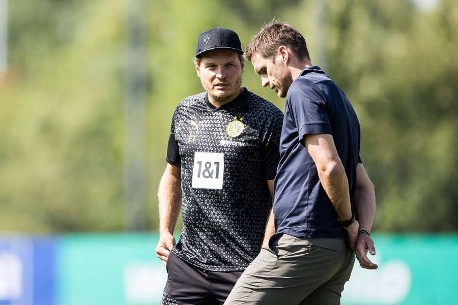 Trainer Edin Terzic und Sportdirektor Kehl während einer Trainingseinheit