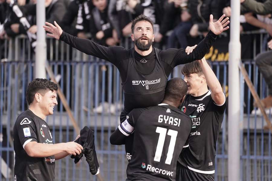 L'esultanza dello Spezia sul gol del vantaggio