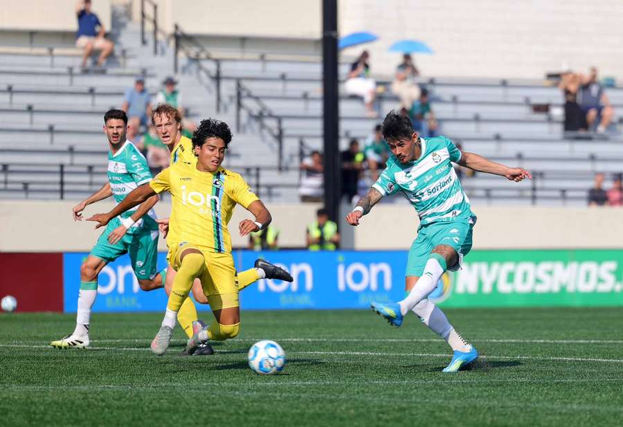 Cosmos e Santos Laguna mediram forças no último fim de semana