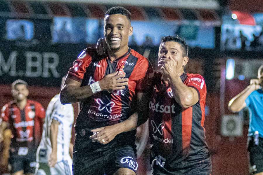 Alerrandro pode se tornar o quarto brasileiro a vencer o Prêmio Puskás Alerrandro pode se tornar o quarto brasileiro a vencer o Prêmio Puskás