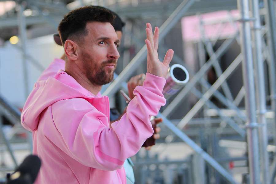 Messi, saludando en Miami, en presencia de Flashscore