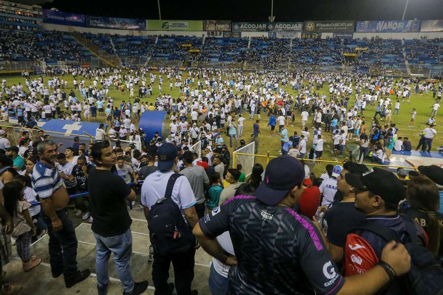 Busculada ar fi fost declanșată de suporteri care încercau să intre pe stadion