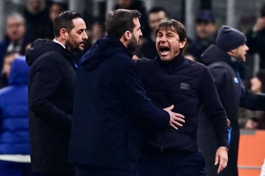 Conte svoje emócie neustriehol. Conte svoje emócie neustriehol.