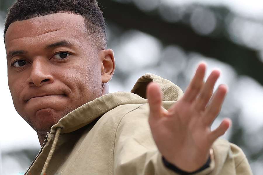 Mbappe to have 'small niggle' examined at France's World Cup camp