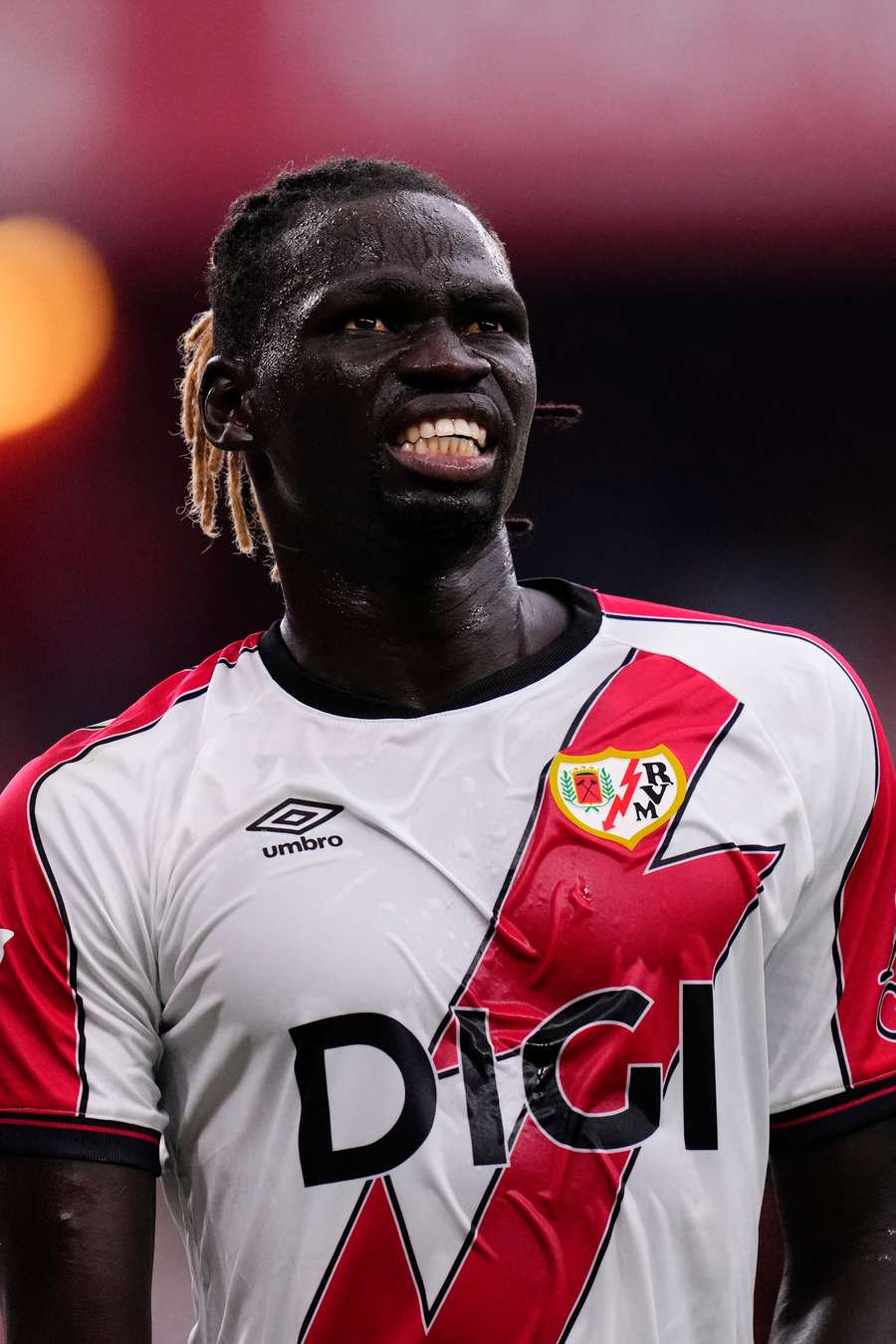 Pathé Ciss, en un partido del Rayo Vallecano Pathé Ciss, en un partido del Rayo Vallecano