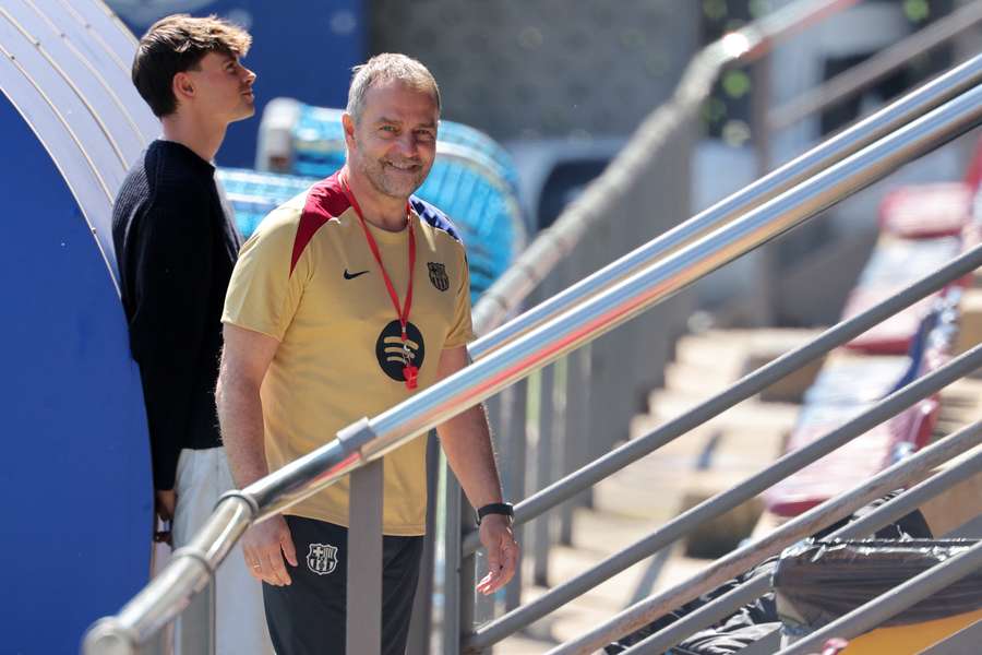 Hansi Flick durante l'ultimo allenamento