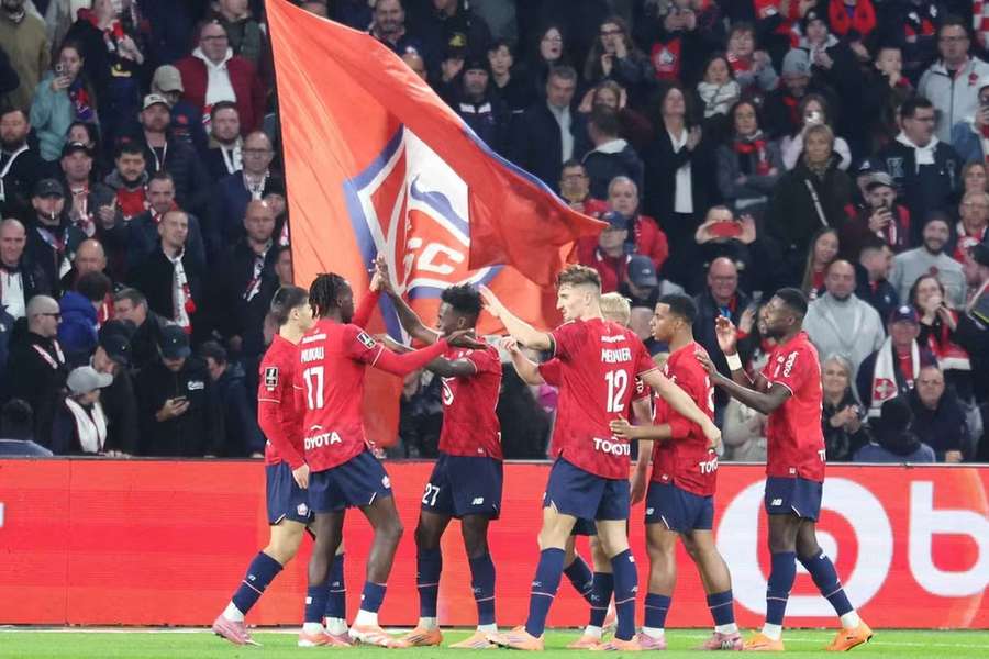 A festa de Félix Correia com os companheiros do Lille A festa de Félix Correia com os companheiros do Lille
