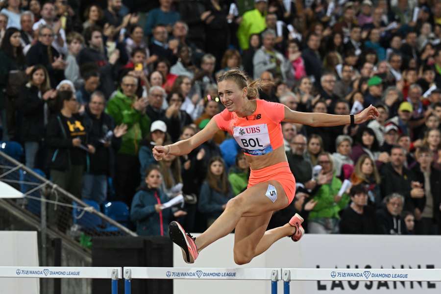 Femke Bol storms to victory in the 400m hurdles