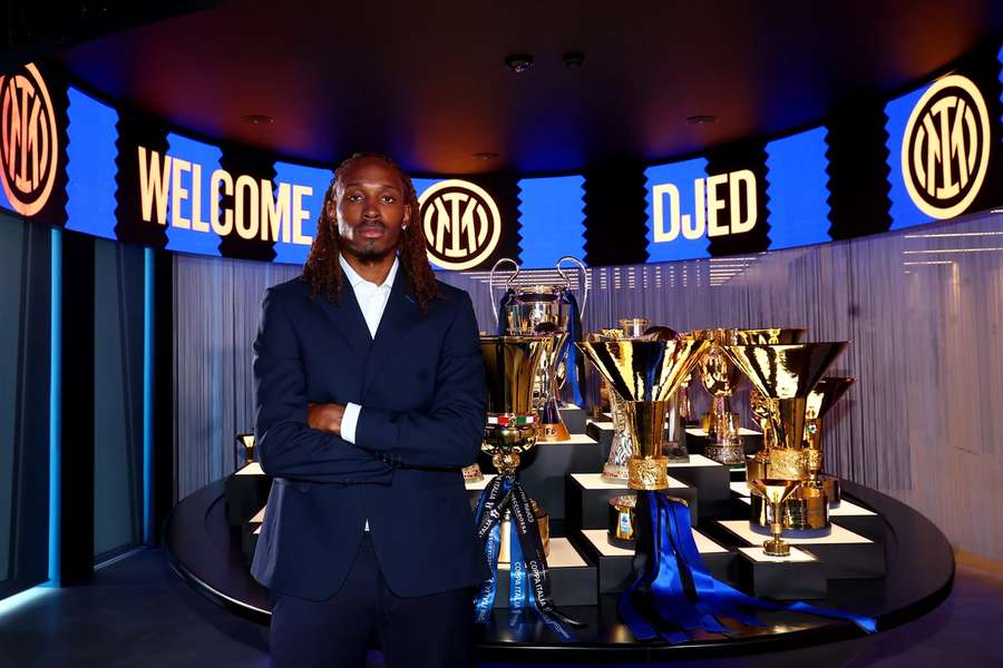 Djed Spence oficializado no Inter de Milão Djed Spence oficializado no Inter de Milão