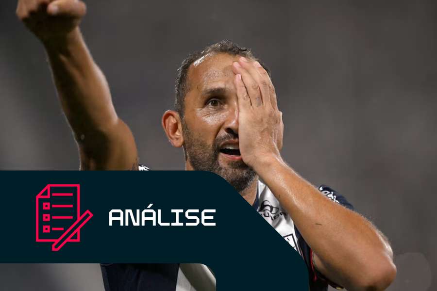 Hernán Barcos comemora um golo pelo Alianza Lima