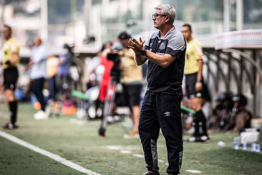 Odair vê Santos com melhor comportamento nos últimos jogos