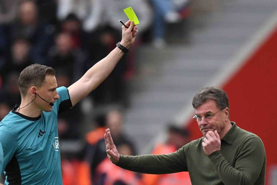 Verwarnung von Petersen für Hecking Verwarnung von Petersen für Hecking