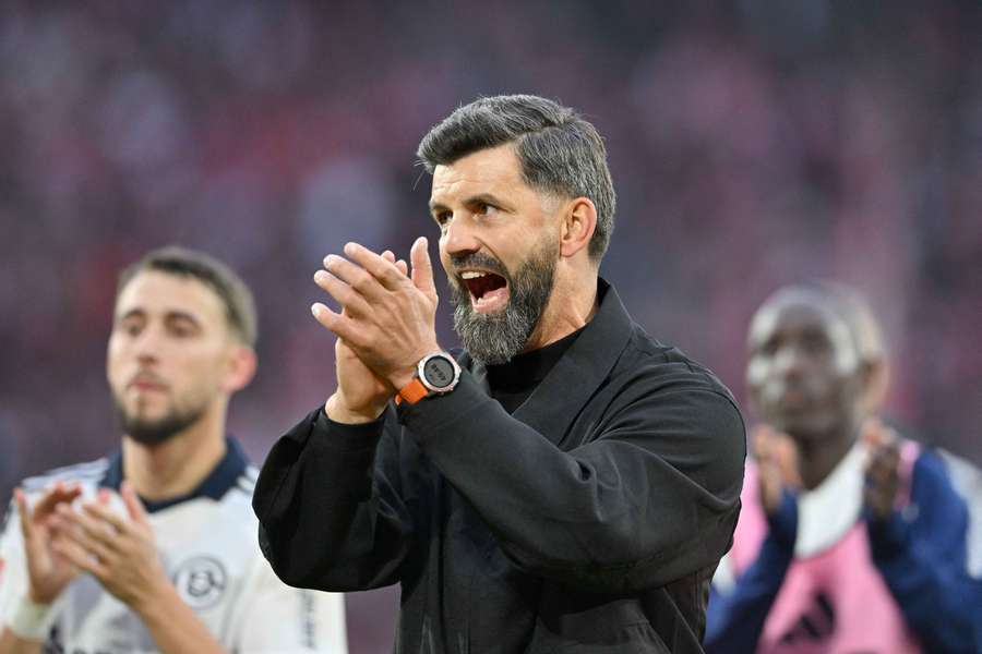 Schalke-Trainer Miron Muslic strahlt weiter Zufriedenheit aus Schalke-Trainer Miron Muslic strahlt weiter Zufriedenheit aus