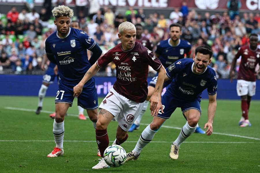 Metz segue em frente