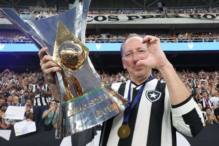 John Textor comemora título brasileiro conquistado pelo Botafogo