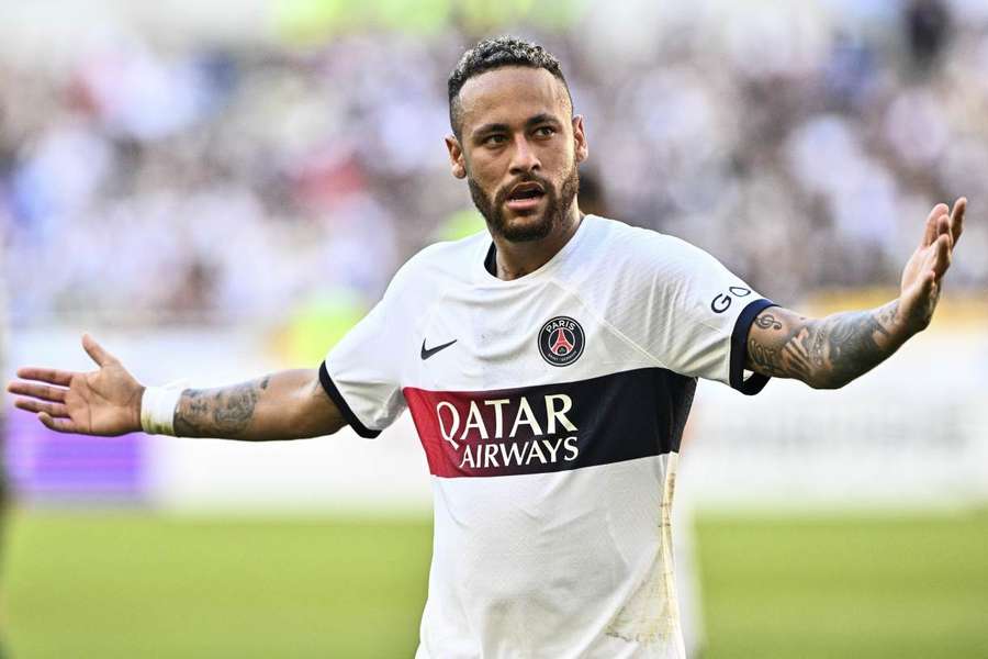 Neymar regressou com dois golos e uma assistência após quase seis meses de ausência devido a lesão